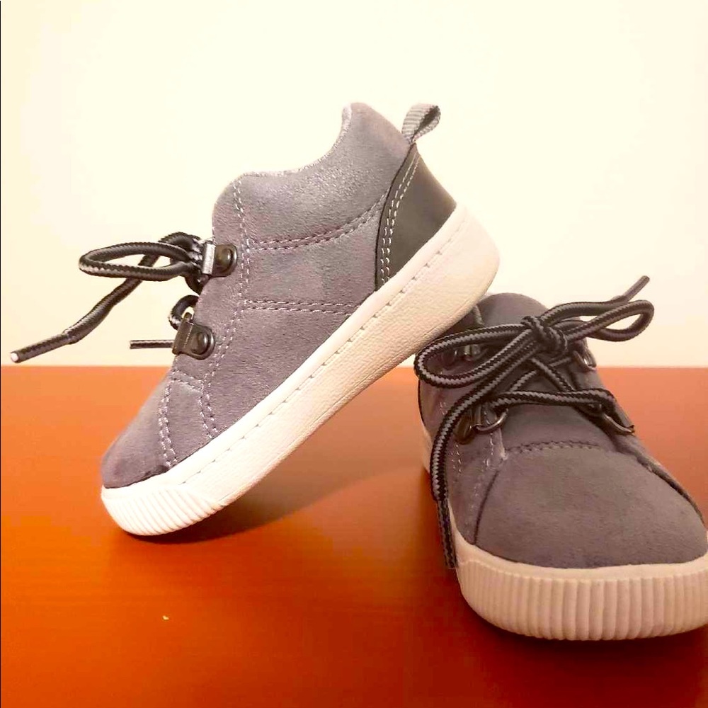 ⭐️2/25⭐️ NWOT Carter’s sneakers